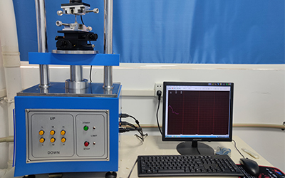 Connector insertion and withdrawal force testing